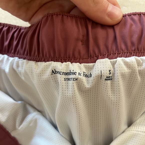 Abercrombie + Fitch Stretch All-Day Resort Shorts — Small - Picture 6 of 6